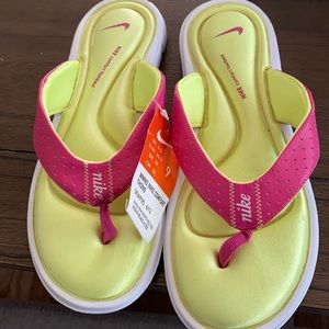 Nike Comfort Thong size 9 NWT